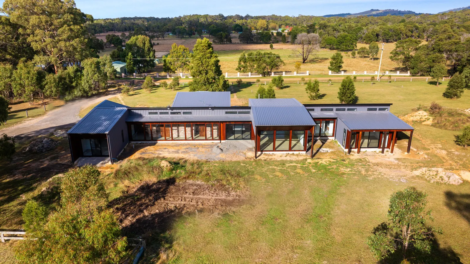 Custom home at Dohoneys Road, Bullengarook — a bespoke new home by Summerfield Homes, Macedon Ranges custom builder (view 11)