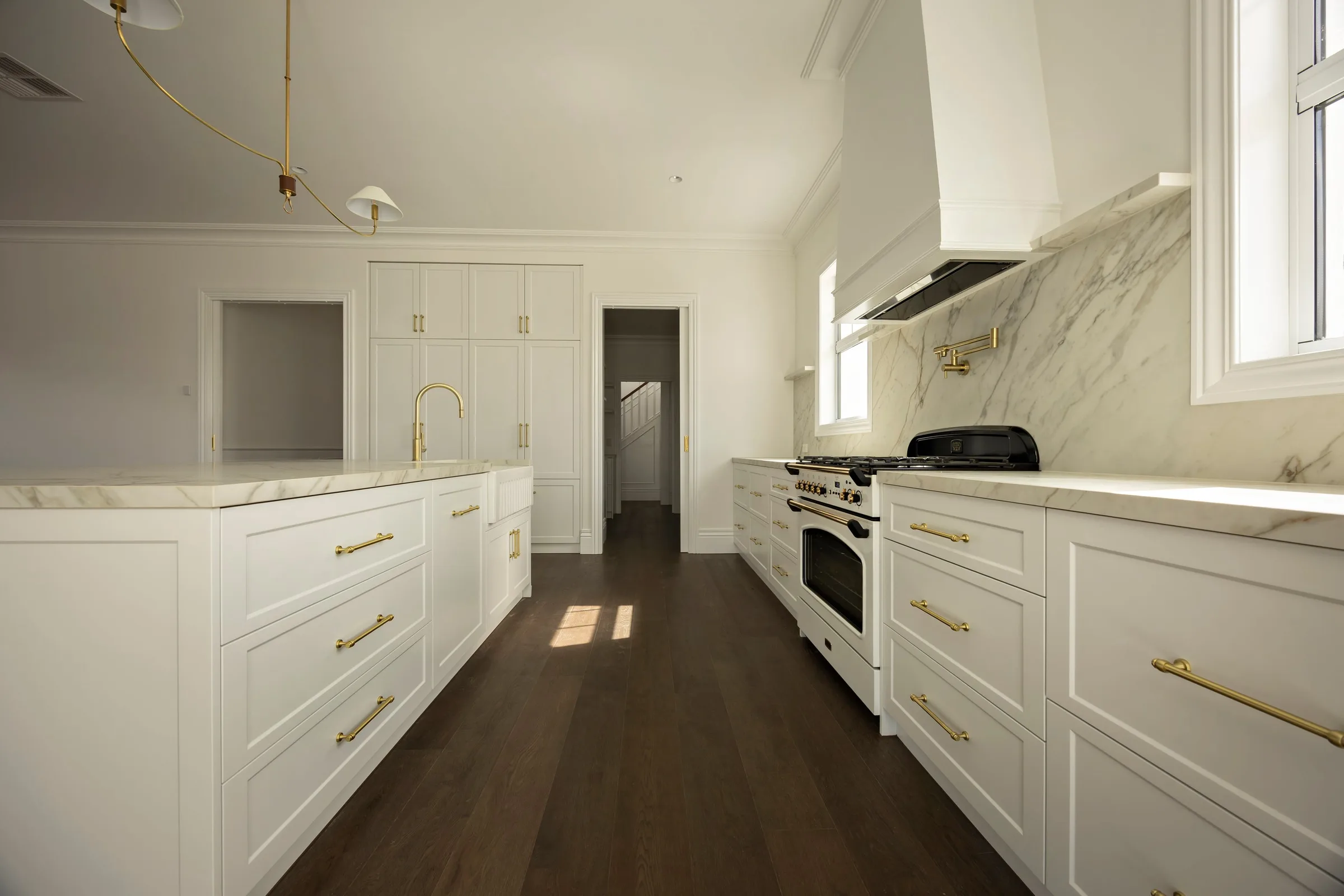Walkway between the island and the cooking run, marble-look splashback